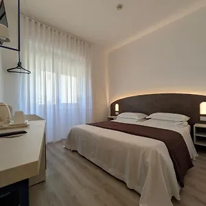 Piccolo 3*, Verona Italia